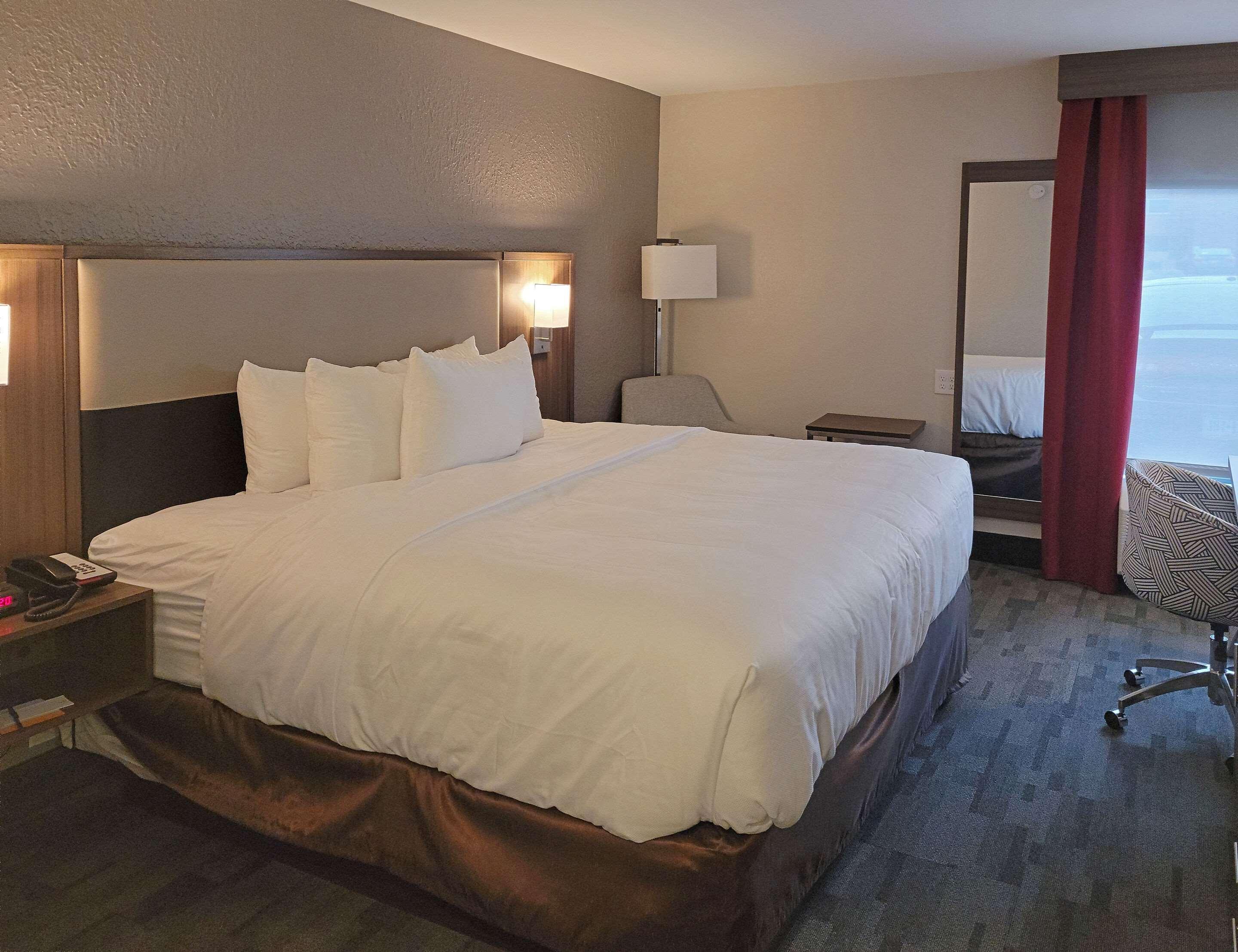 Comfort Inn & Suites Wyomissing-Reading Exterior photo