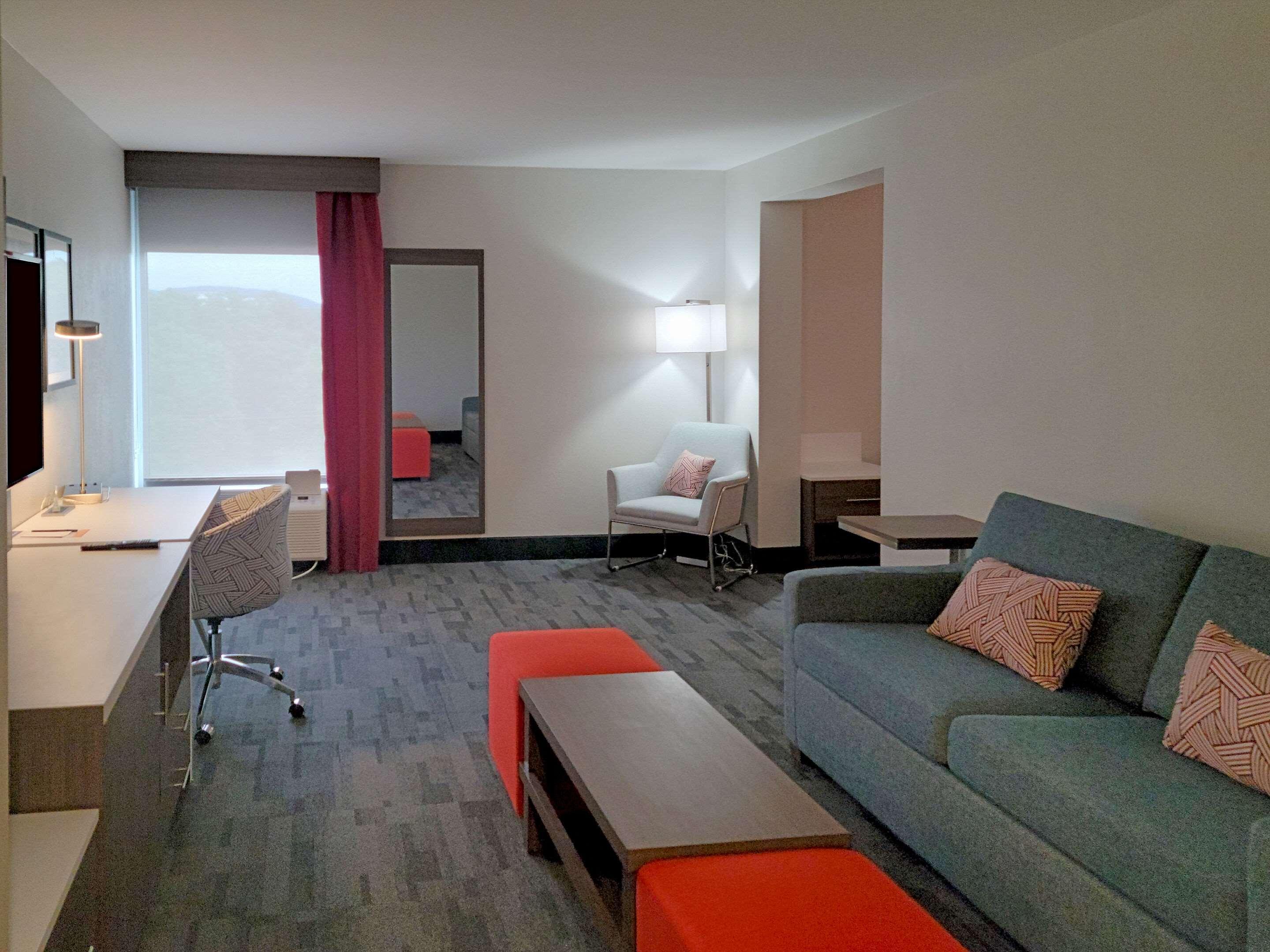 Comfort Inn & Suites Wyomissing-Reading Exterior photo