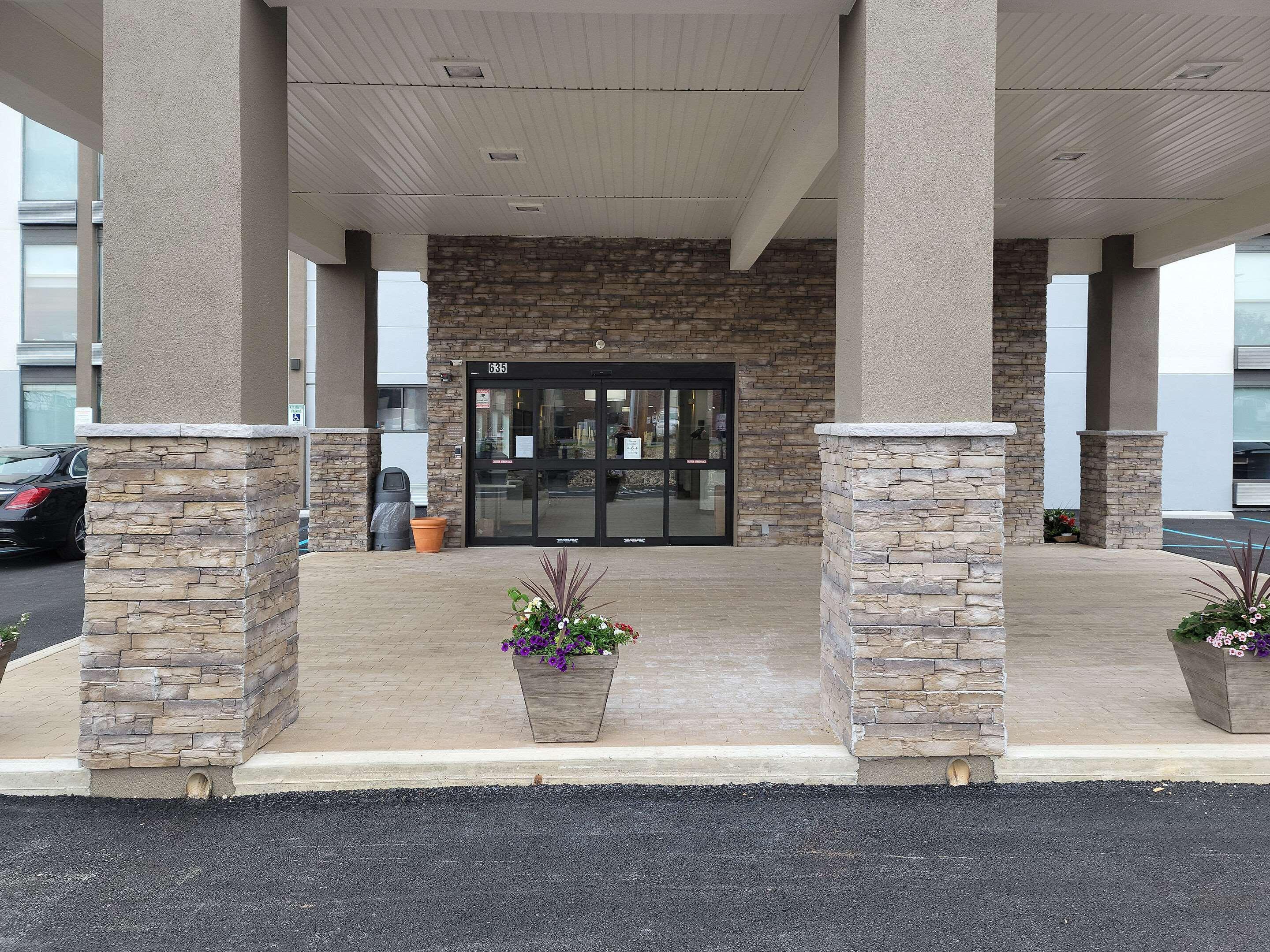 Comfort Inn & Suites Wyomissing-Reading Exterior photo